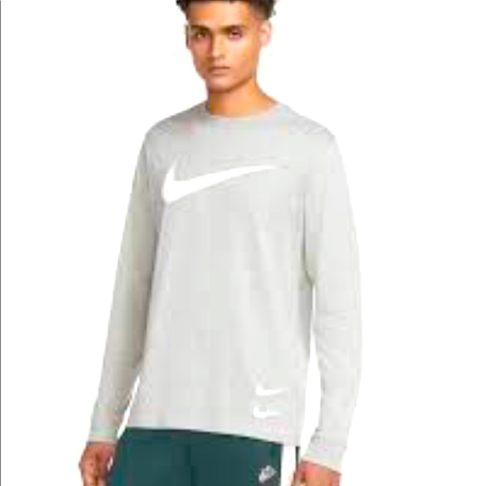 Nike Sportswear Swoosh Men’s Long Sleeve